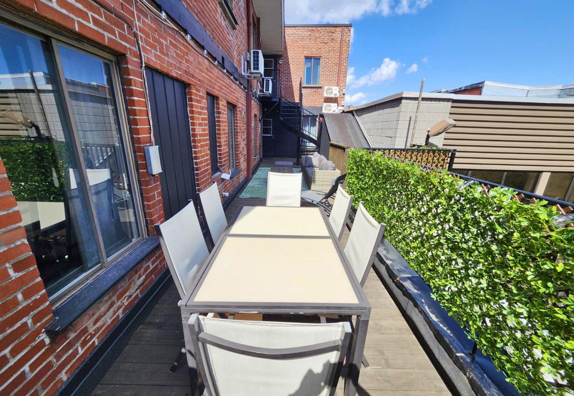 Liv Mtl Soho Aparthotel Montreal Exterior photo