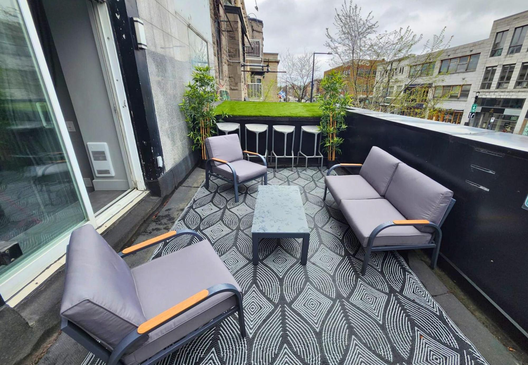 Liv Mtl Soho Aparthotel Montreal Exterior photo