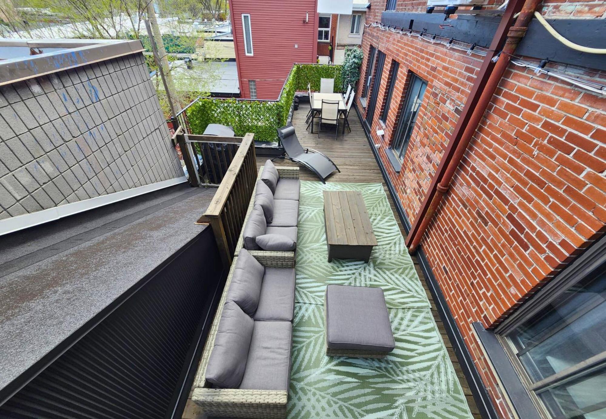 Liv Mtl Soho Aparthotel Montreal Exterior photo